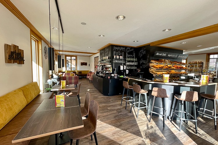 Café-Innenraum Mon Bijou Kuhnen in Zweisimmen